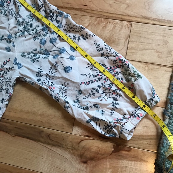 Cute floral blouse size small - Picture 8 of 8